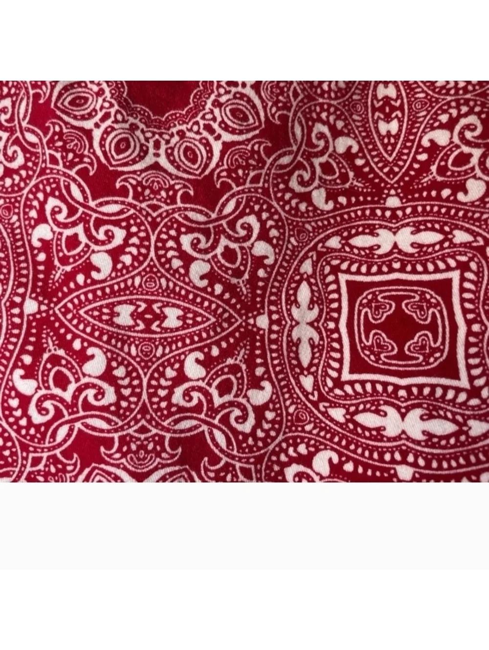 Westport Womans Shorts Red & White Paisleyish Print Sz 12- 5 Pocket Style Cotton